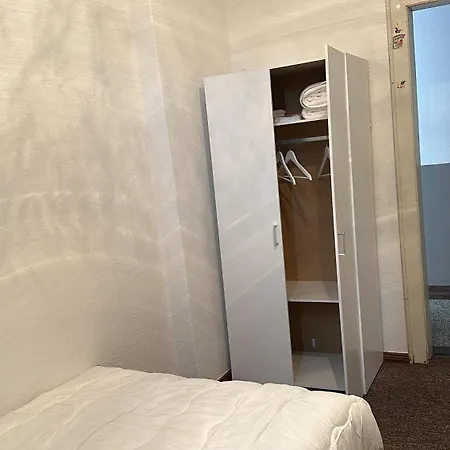 Capsule hotel Ceka *